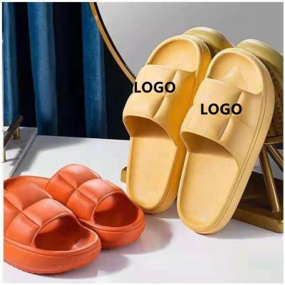 China 2022 Custom Logo Soft Bottom Fashion Couples Summer Home Slippers Bathroom Slippers Outdoor Slippers CUSHIONING for sale