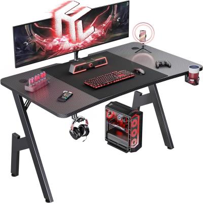 China Ergonomically designed gaming desk with 1.2cm particle board and carbon fiber covering, featuring cup and headset holders for sale