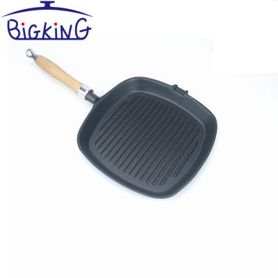 China Easily cleaned pre - seasoned square cast iron grill pan with wood handle for sale