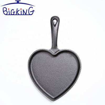 China Sustainable Preseasoned Bakeware Heart Shape Cast Iron Mold for sale