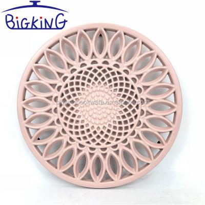 China Metal Round Shape Tripod Disposable Decorative Tableware for Kitchen or Dining Table Cast Iron Ferment Mat for sale