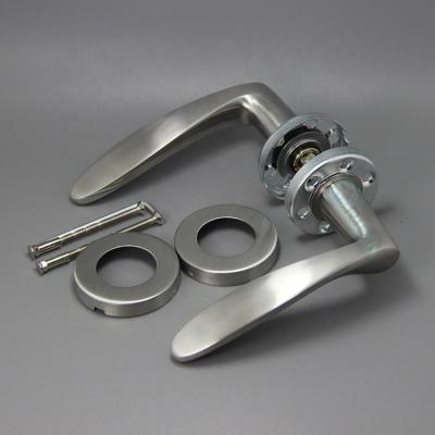 China Modern Solid Stainless Steel Internal Door Handle With Chrome Finish for sale