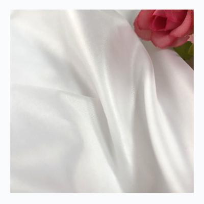 China Waterproof 320T Polyester Lining Fabric Taffeta Downproof Wax Finishing 50d*50d for sale