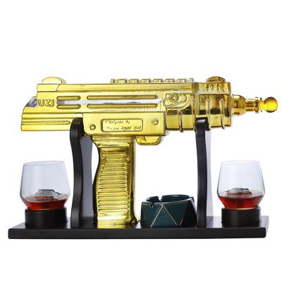 China UZI Submachine Gun Whiskey Liquor Gold Ashtray 1000ml Luxury Creative Large Wood Base Ceramic Decanter Set With 2 Glass Cups for sale