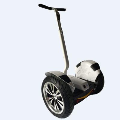 Chine Outre de la lumière de scooter d'équilibre de la route 72V 4000W E avec la batterie au lithium à vendre