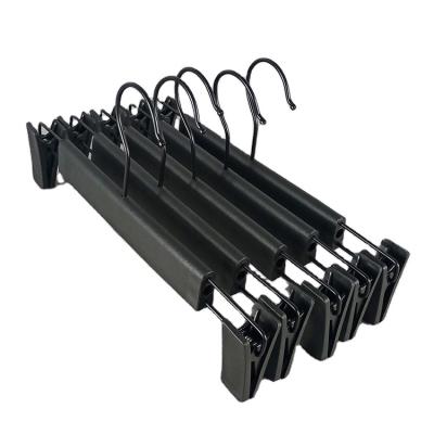 China Bathroom Professional Manufacturer Plastic Hangers Hangers With Clips Clothes Hangers Wholesale for sale