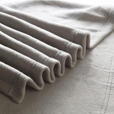 China cheap custom wholesale soft solid color polyester fleece blanket in 130*150cm roll for sale