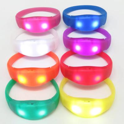 China Lighting With Sound Glow In The Dark Sound Activated LED Wrist Band Music Sensor LED Cheap Sound Bracelet for sale