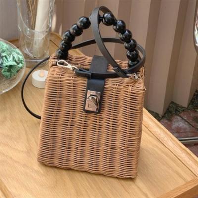 China Fashion Straw Bag Wooden Beads Hand Bag Vacation Beach Shoulder Bag For Women for sale