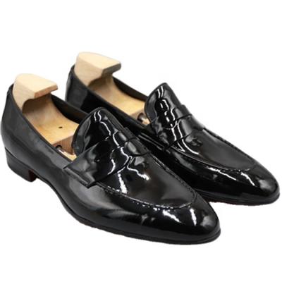 China 2022 Handmade Custom Light Mens Patent Leather Fashion Shoes For Wedding Party for sale