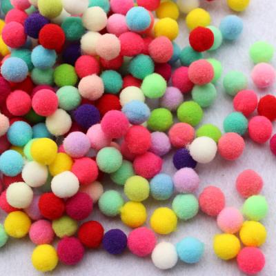 China DIY Deco Rainbow Yarn Felt Balls Garland Pom Pom DIY Project Creative Deco for Christmas, Valentines Holiday Party for sale