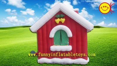 China Casa inflable modificada para requisitos particulares de la Navidad roja y blanca del día de fiesta/casa encantada inflable en venta