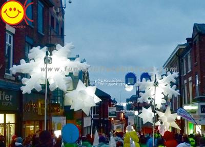 China Grote van de de Kleurenverlichting van de Kerstmis Opblaasbare Sneeuwvlok Multi de Vakantiedecoratie Te koop