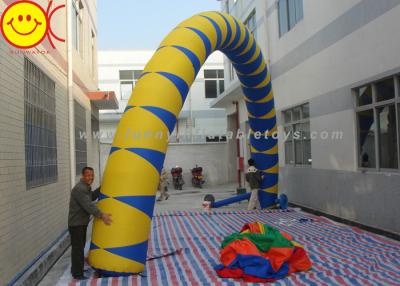 China Airblown riesiger gelber/blauer aufblasbarer Bogen PVCs 13 ft - 50-ft-breiter aufblasbarer Torbogen zu verkaufen