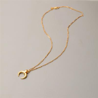 China Trendy Simple Trendy Crescent Moon Pendant Choker Minimalist Jewelry 18k Gold Plated Jewelry Pendant Necklaces for sale