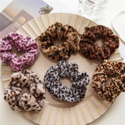 China Fashion New Arrival Leopard Cheetah Pattern Elastic Hair Band Hair Tie Plush Velvet Scrunchies for sale