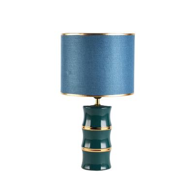 China Modern hot sale electroplating ceramic bedside table lamp, green and gold ceramic decoration for sale