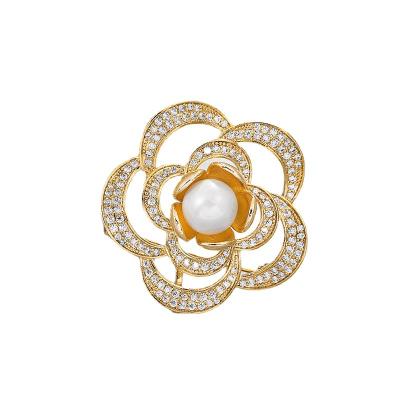 China Retro Hollow Brooch Style Flower Pearl Brooch Women- Fashionable Zircon for sale