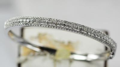 China 18K White Gold Bangle Bezel Setting Diamonds Bracelet KGB000559 for sale