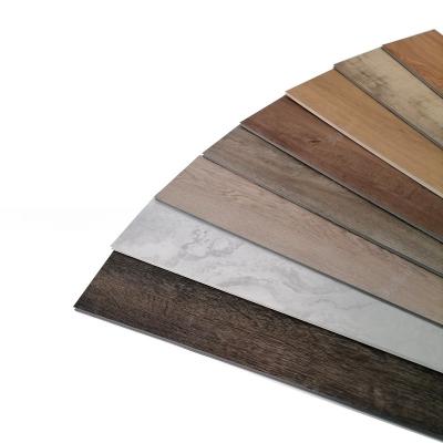 Chine Unilin Cliquez sur le système imperméable à l'eau en bois Look durable SPC 4mm 5mm planche plancher LVT Vinyle plancher en bois à vendre