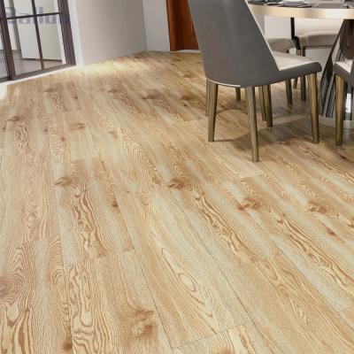 China Transformeer uw ruimte met Click SPC vloeren en 0.55mm slijtage laag Maple Wood veneer Te koop