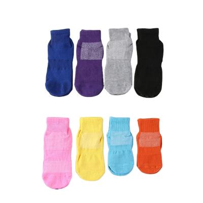 China Custom antibacterial trampoline socks can be added with logo, new grip anti-slip trampoline socks for sale