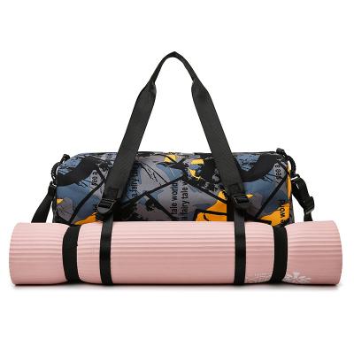 China Multifunctional Woman Fashionable Doodle Printing Travel Bag Yoga Bag Men Sport Weekend Bag With Shoe Compartment for sale