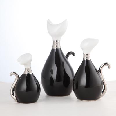 China Contemporary European Modern Decorative Small White Black White Cat Shape Style Ceramic Home Decoration for sale