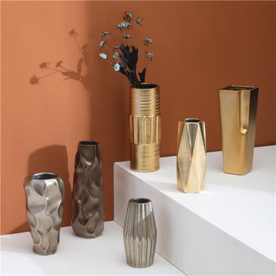 China Creative Nordic Modern Minimalist Design Ceramic Gold Nordic Ceramic Flower Vase for sale