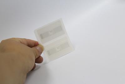 China Etiqueta modificada para requisitos particulares del papel de la frecuencia ultraelevada RFID del extranjero de 840-960mhz Monza para el sistema de seguimiento en venta