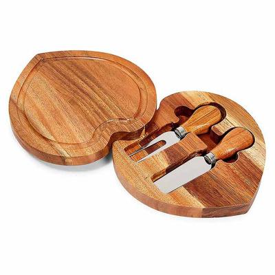 China Sustainable Heart Shape Wooden Cheese Board Set Acacia Wooden Cheese Serving Board With Cheese Knife for sale