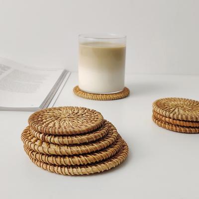 China Viable Natural Handmade Round Mats Padding Mat Insulation Pad Bowl Place Mats Set Pad Mat Pad Coasters Kitchen Table Mat Rattan Coaster for sale