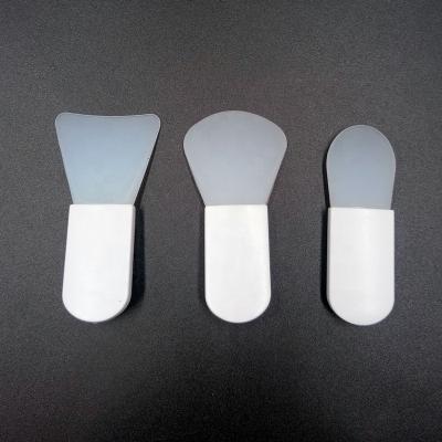 China Silicone Clay Foundation Cosmetic Applicator Brush 6cm Flat Brush Vegan Liquid White Short Mini Small Face Mask Brush for sale