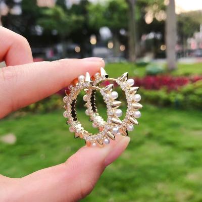 China Copper Trendy Wholesale Trendy Jewelry Statement Chunky Shiny Diamond Pearl Gold Luxury Circle Hoop Earrings For Women for sale