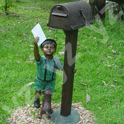 China Decoration Free Life Size Cast Iron Apartment Boy Child Mailbox Bronze Statue TSN-X008 for sale