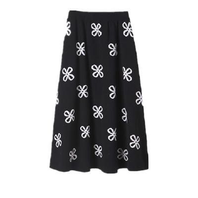 China Autumn knitted line a line flower skirt 2021 new anti-static black border casual and comfortable print for sale