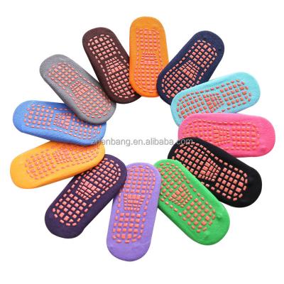 China QUICK DRY Quality Adults Jumping Trampoline Sock Kids Child Custom Logo Park Sock Non Slip Non Slip Baby Socks With Grip for sale