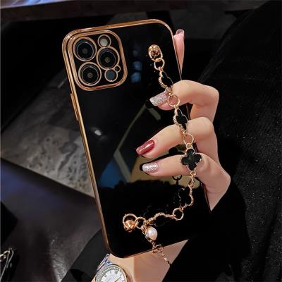 China Luxury Anti-drop Clover Wristband Plating Soft Wristband Cover For Apple Xs i8plus XR i7 iphone11 12 Max Phone Case Girls for sale