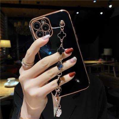 China Luxury Anti-drop Clover Wristband Plating Soft Wristband Coves For Huawei Y9 8X Nova5t 7I P20 Mate30 P50 Phone Case Girls for sale