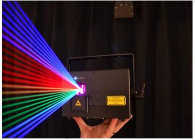 China Mostra programável C.A. de V de 100Khz 90 - 240 do laser da mini animação da cor completa 3000MW do RGB à venda