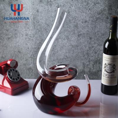 China 1200ml 40oz Elegant Hand Shape Crystal Clear Glass Snake Amazing Blown Red Wine Decanter For Restaurant Lounge Bar Home Party for sale