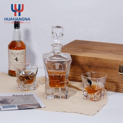 China New Classic/Postmodern Wholesale Custom Etched Crystal Clear Glass Liquor Whiskey Decanter Set With 4 Old Fashioned Rock Glasses In Wooden Box For USA for sale