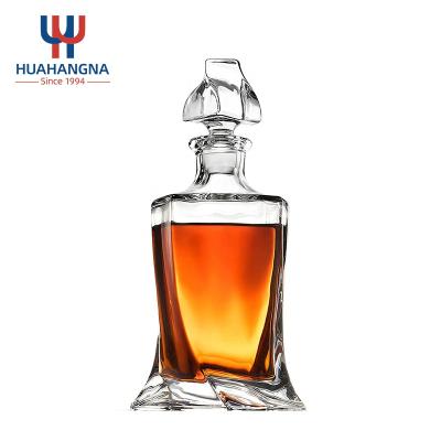 China New 28oz 840ml Elegant Classic/Postmodern Lead Free Clear Twist Whiskey Glass Decanter and Liquor Decanter with Glass Stopper for Home Bar Lounge for sale