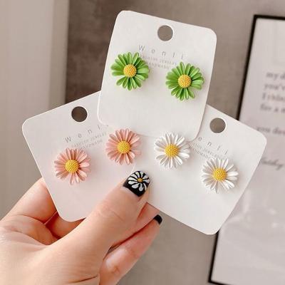 China Amazon Hot Sale 925 Silver Fashion Daisy Stud Earrings For Girl 2020 Newest TRENDY Flower Earrings for sale