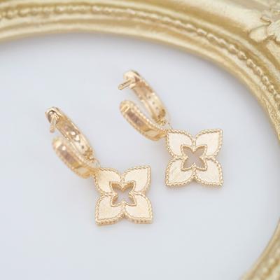 China Traditional Gold Clover Jewelry 14K 18K 24K Yellow Gold With Diamonds Hollowed Style for sale