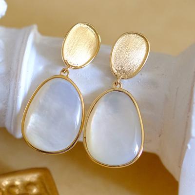 China Fashionable Jewelry Wholesale 14K Gold Earrings Satin Finish Gold Pearl Earring for sale