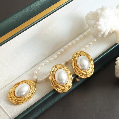 China FASHIONABLE Aretas 18k Gold Plated Luxury Jewelry Set Hammered Stainless Steel Texture Metal Imitation Pearl Necklace Earring Sets for sale