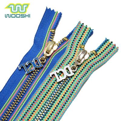 China Custom Brass Auto Lock Metal Zipper Polished Zipper Gold Teeth Like Metallic Purse Zippers For Bag for sale