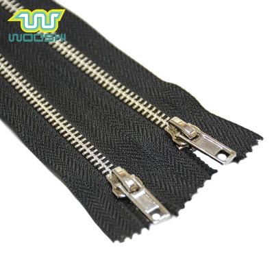 China Factory Wholesale Price 5# Zip End End Sustainably Silver Zipper Teeth Metal Zipper For Bag for sale