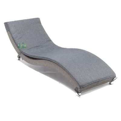 China (EFL1007) eco-friendly aluminum rattan chaise lounger cushion furniture in swimming pool for sale